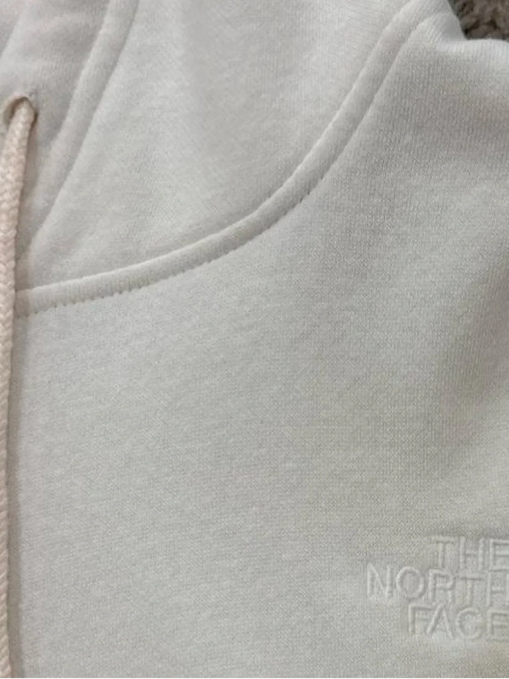 The North Face Off-White Hooded Pullover Sweatshirt. Size L.